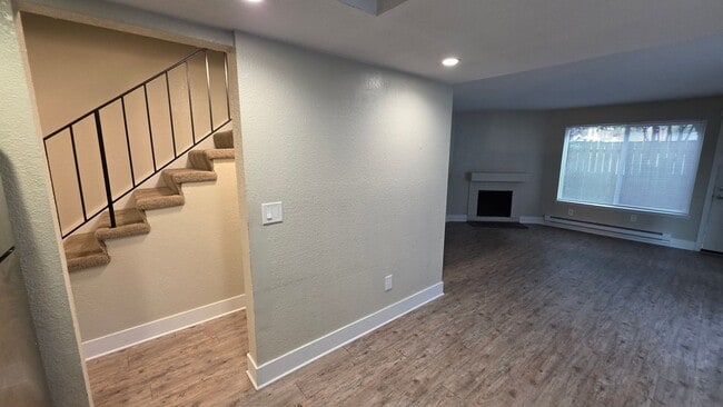 Foto del edificio - Open Concept Townhome with Balcony