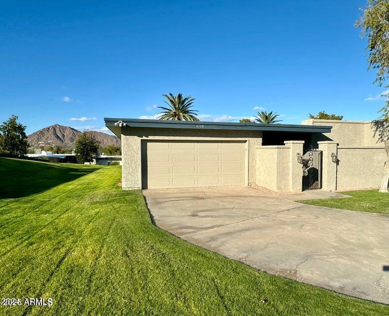 Foto principal - 6108 E Vernon Ave