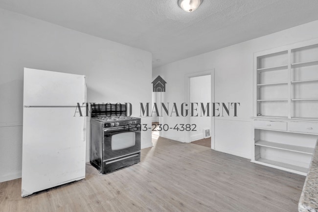 Building Photo - 4811-15 Seyburn St