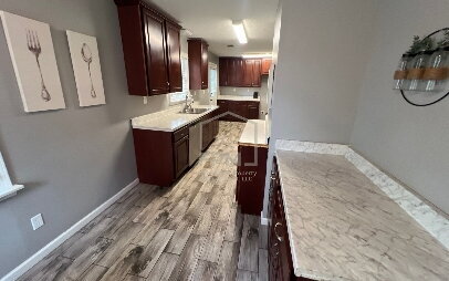 Building Photo - "Spacious 5-Bedroom Retreat with Fireplace - 3,231 Sq Ft of Comfort in Memphis!"