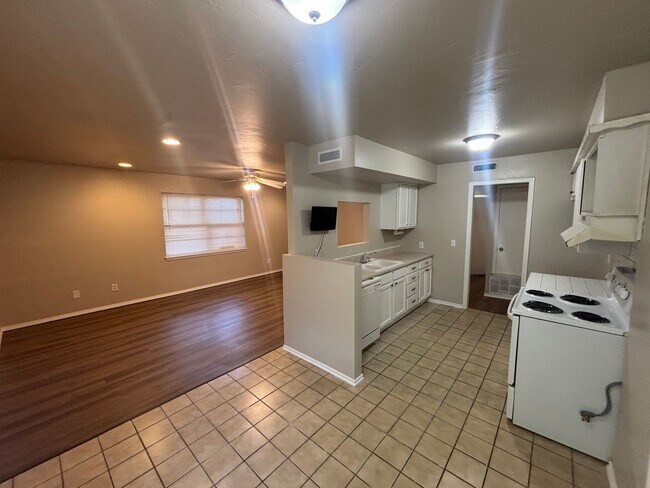 Foto del edificio - Three Bedroom Home in Tuttle! NEW PHOTOS C...