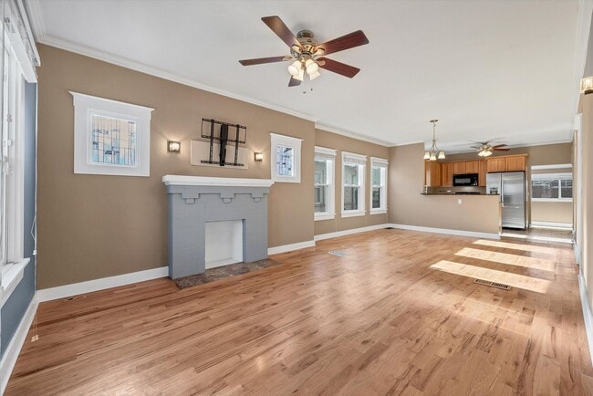 Building Photo - Stunning Craftsman Home in the Heart of Denver!