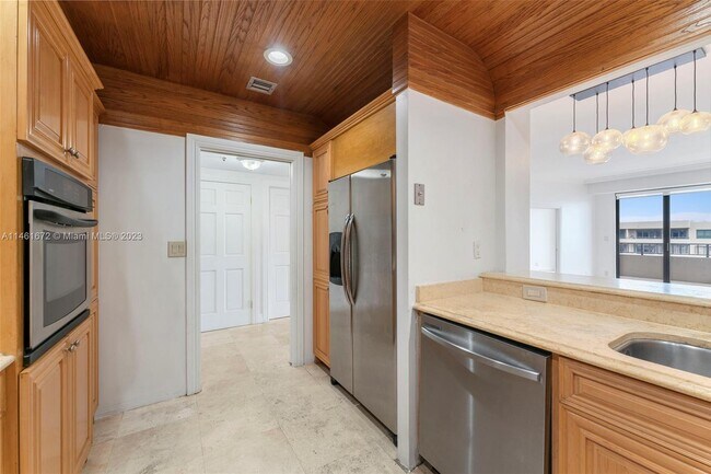 Building Photo - 201 Crandon Blvd