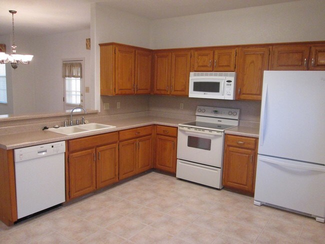 Building Photo - 104 Summer Loop