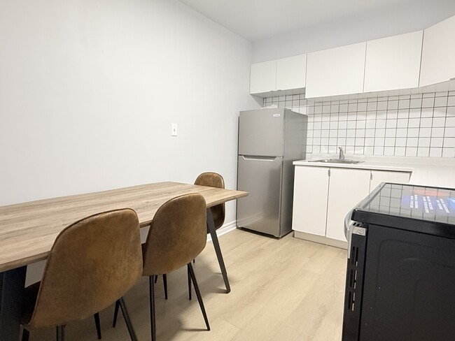 Photo du bâtiment - 1989 Wyandotte St W