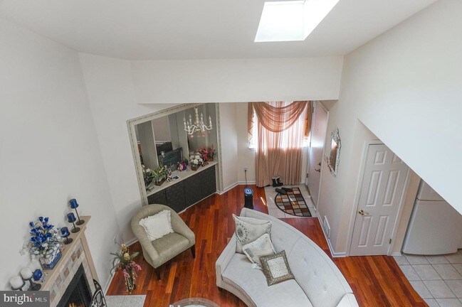 Foto del edificio - 5106 Tracy Ct