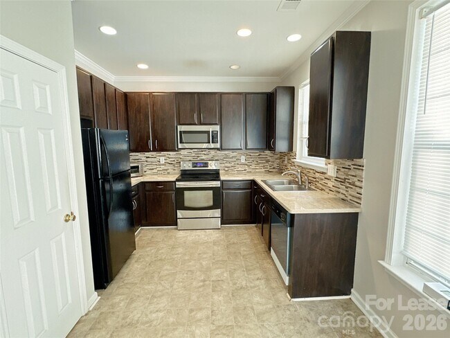 Building Photo - 7629 Abigail Glen Dr