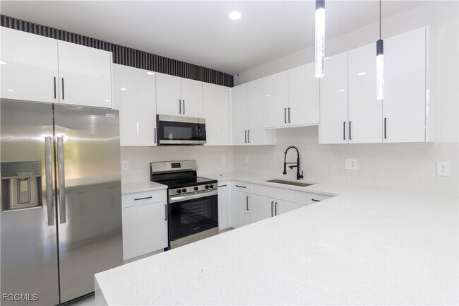 Foto del edificio - 849 Duplex St E