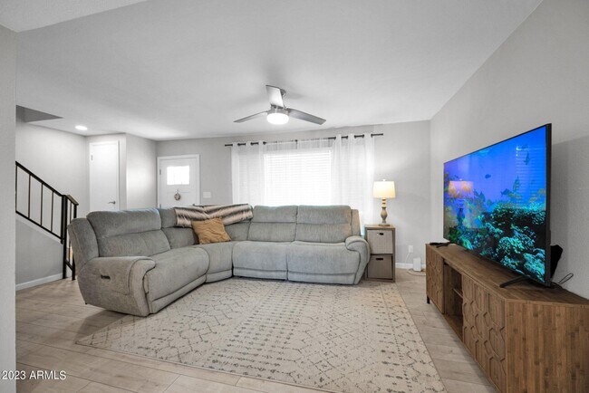 Foto del edificio - 1077 E Fremont Dr