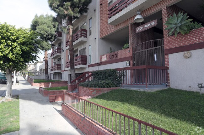 Foto del edificio - Lucky Mansion