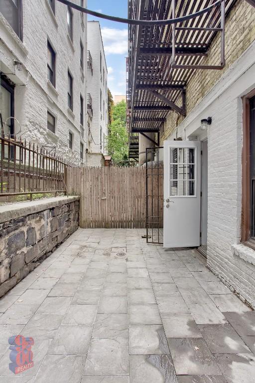 Primary Photo - 209 E 25th St