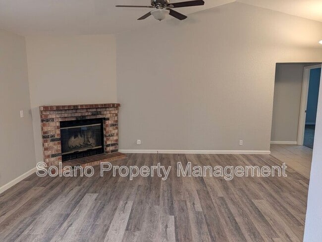 Building Photo - 906 Javan Way