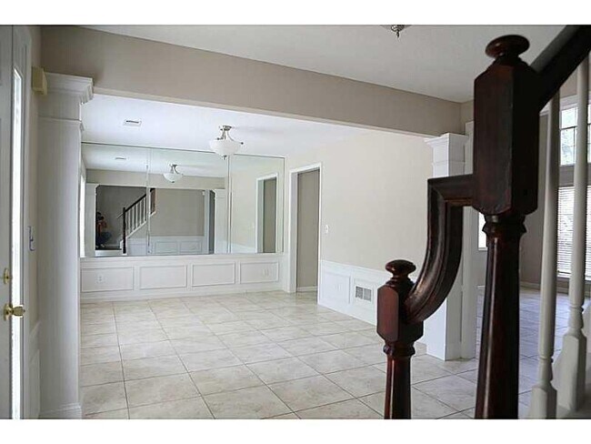 Foto del edificio - 230 Waltham Ct