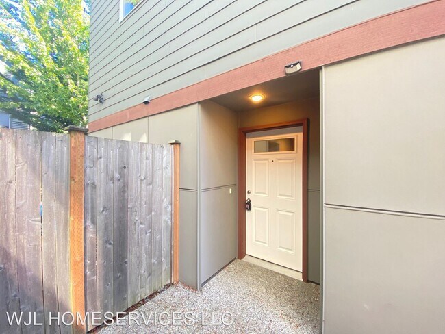 Building Photo - 3 br, 2.5 bath House - 938 N 96th St