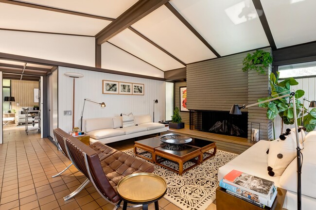 Foto del edificio - 1601 Rising Glen Rd