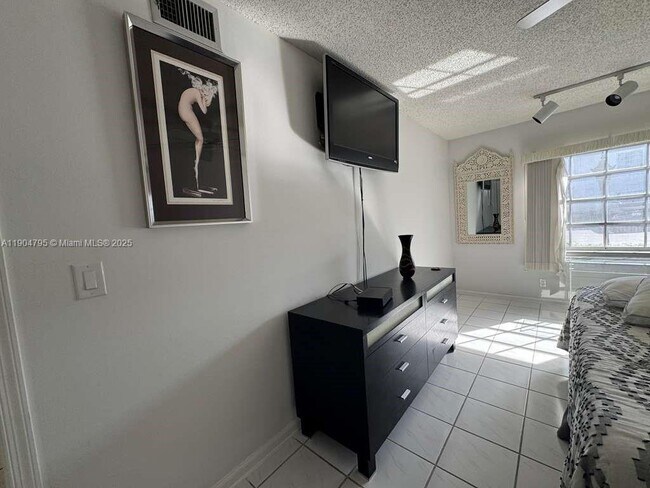 Foto del edificio - 6253 Bay Club Dr