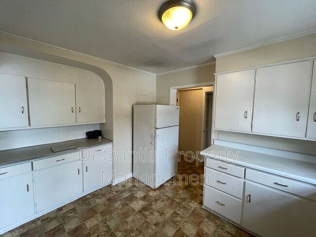 Building Photo - 210 Main St