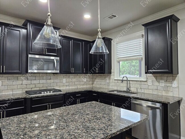 Foto del edificio - 1643 Fairview Dr