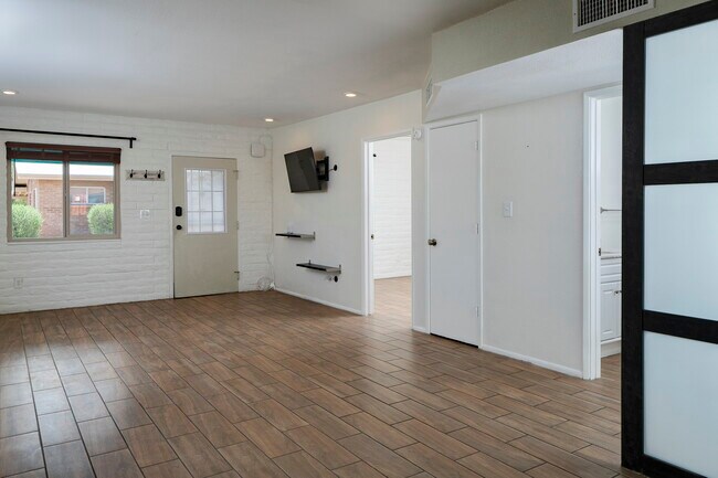 Foto del edificio - 3035 N Cherry Ave