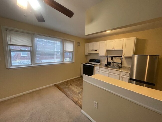 Foto del edificio - Charming 2-Bedroom Home with Private Parki...