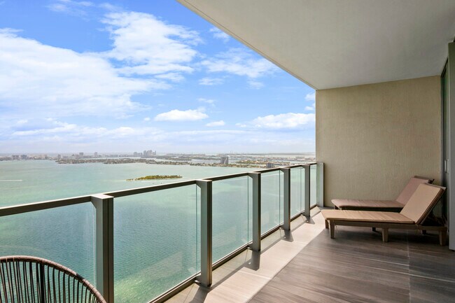 Foto del edificio - 2900 NE 7th Ave
