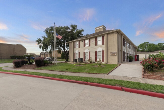 Building Photo - The Park at Edgebrook