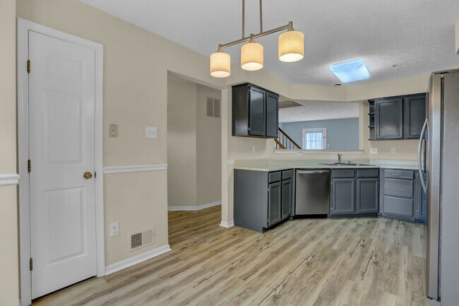 Foto del edificio - Spacious 4BR Home on Cul-de-Sac with Finis...