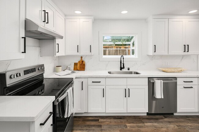 Foto del edificio - Beautiful Home in Seward Park!