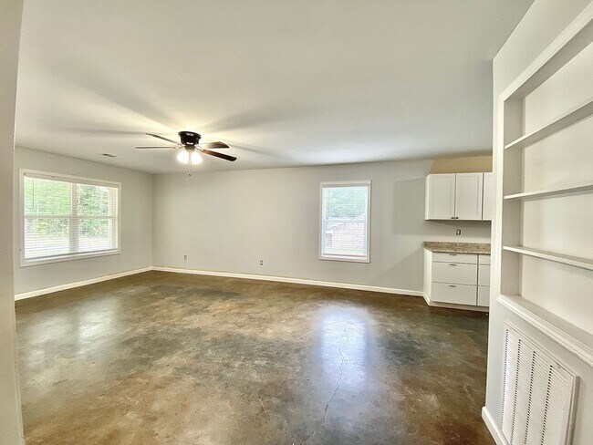 Building Photo - 1140 Lot 2 Cir