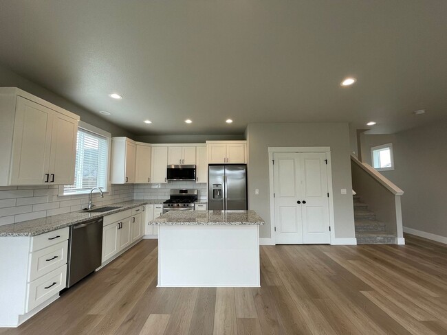 Building Photo - Modern Southwest Gresham Home - 4Bd 2.5Ba ...