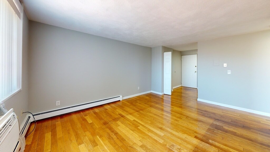 Primary Photo - 21 Staples Ave