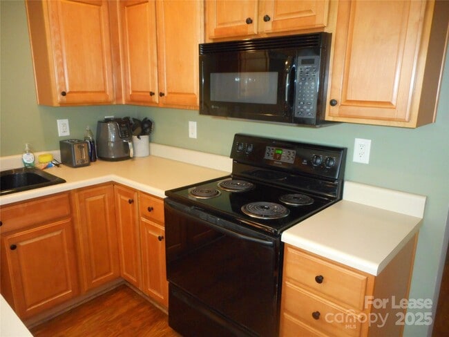 Building Photo - 8092 Kennet Ln