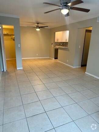Building Photo - 160 Cypress Club Dr