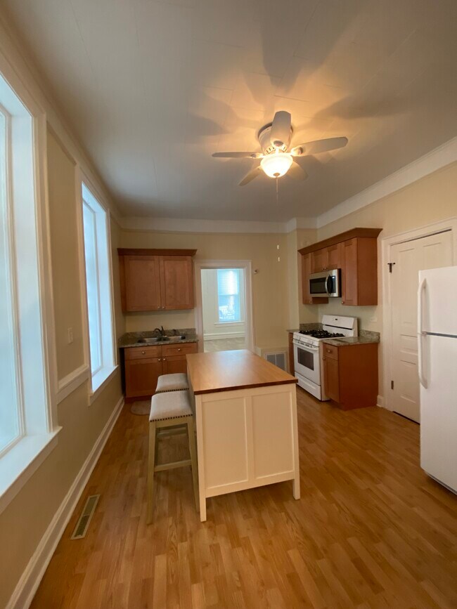 Cocina - 903 N Wood St