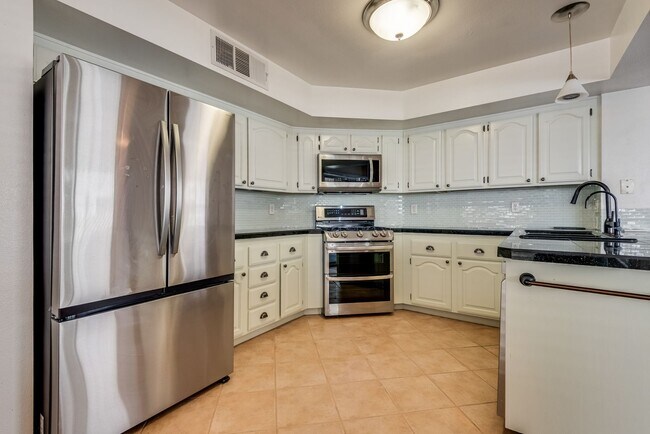 Foto del edificio - Desert Shores Gem with Main-Level Primary Suite & Private Wraparound Patio