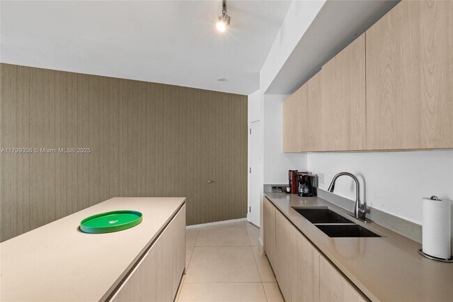 Foto del edificio - 4111 S Ocean Dr