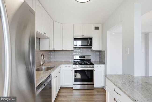 Foto del edificio - 8315 N Brook Ln