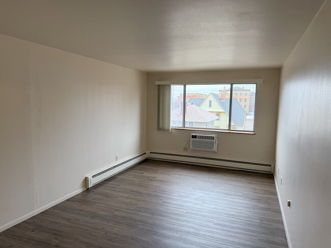 Building Photo - Fleur de Lis Apartments