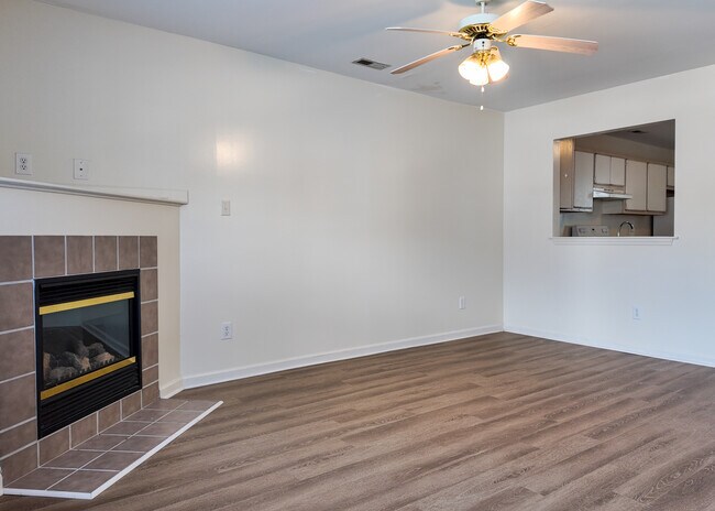 Foto del edificio - 204 Meadowbrook Ln