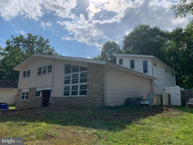 Building Photo - 46 Red Rowan Ln