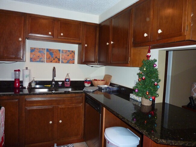 Foto del edificio - 1211 Highland Ave