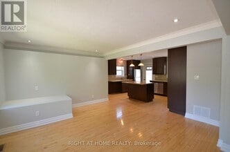 Building Photo - 526 Poplar Ave