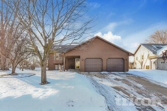 Building Photo - 1018 Ridgehaven Cir