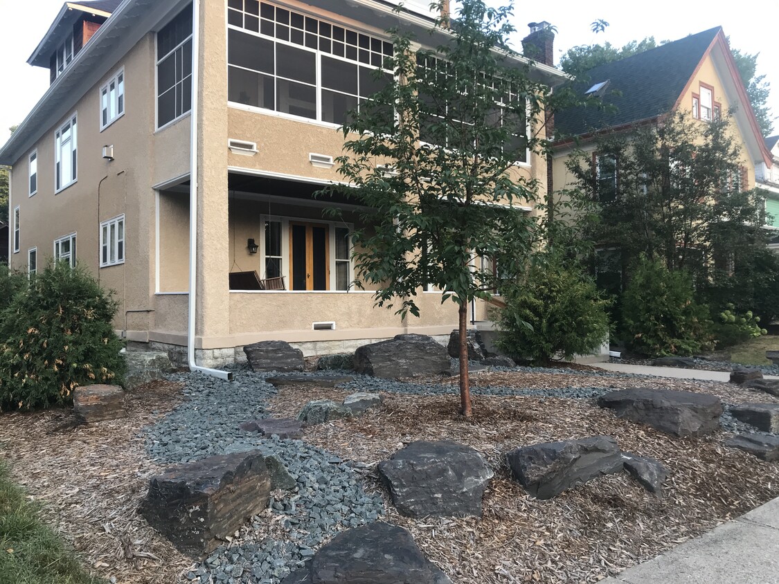 Primary Photo - 3220 Irving Ave S