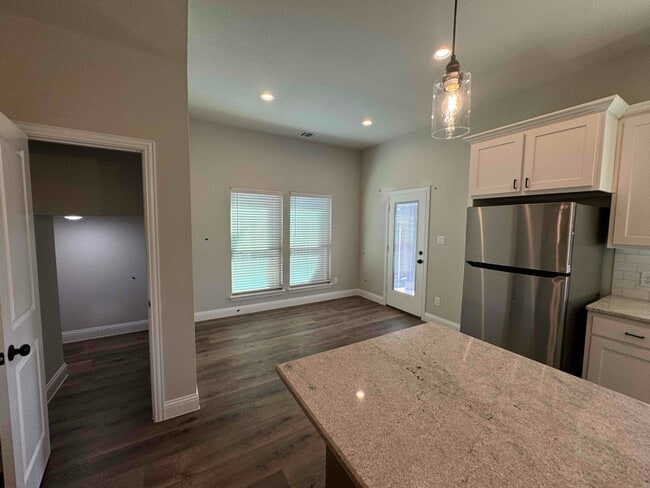 Photo - 721 N Jefferson St Apartment