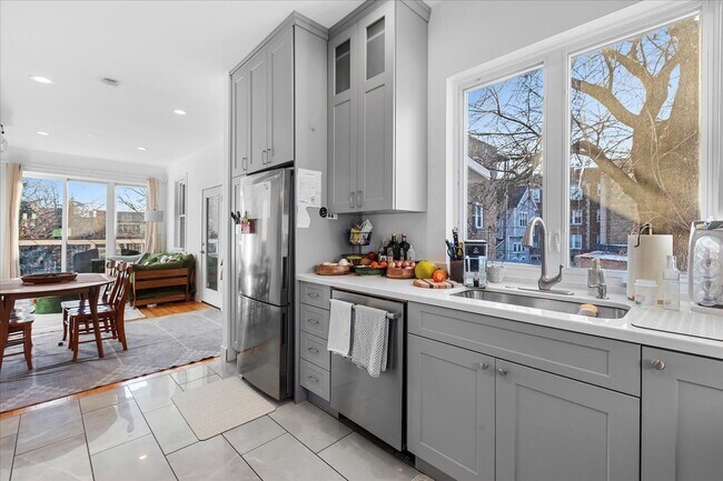 Foto del edificio - 3144 N Spaulding Ave