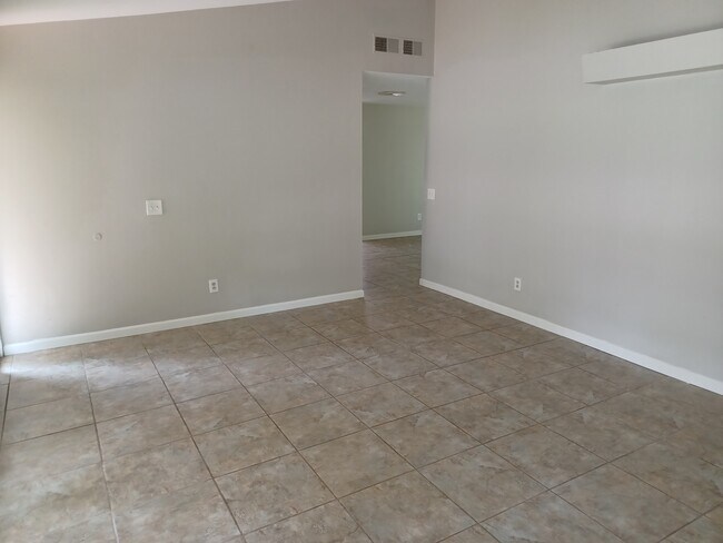 Building Photo - 895 Derhake Rd