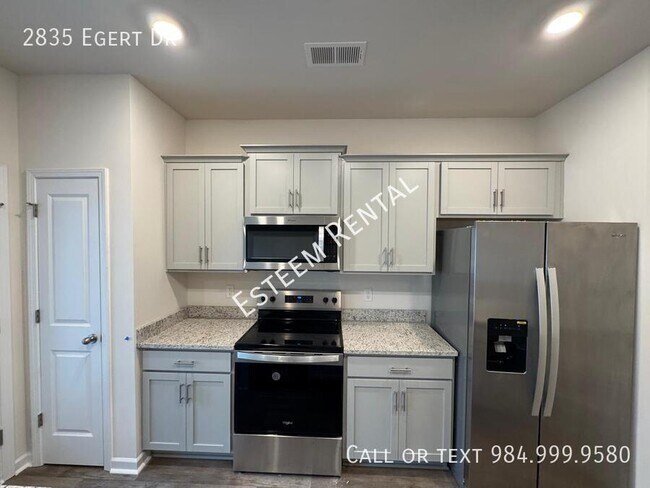 Building Photo - 2835 Egert Dr