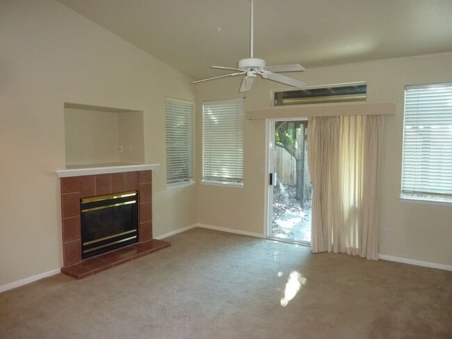Building Photo - Single Story Home w/ Attached Garage