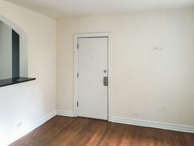 Foto del edificio - 3812 N Pine Grove Ave